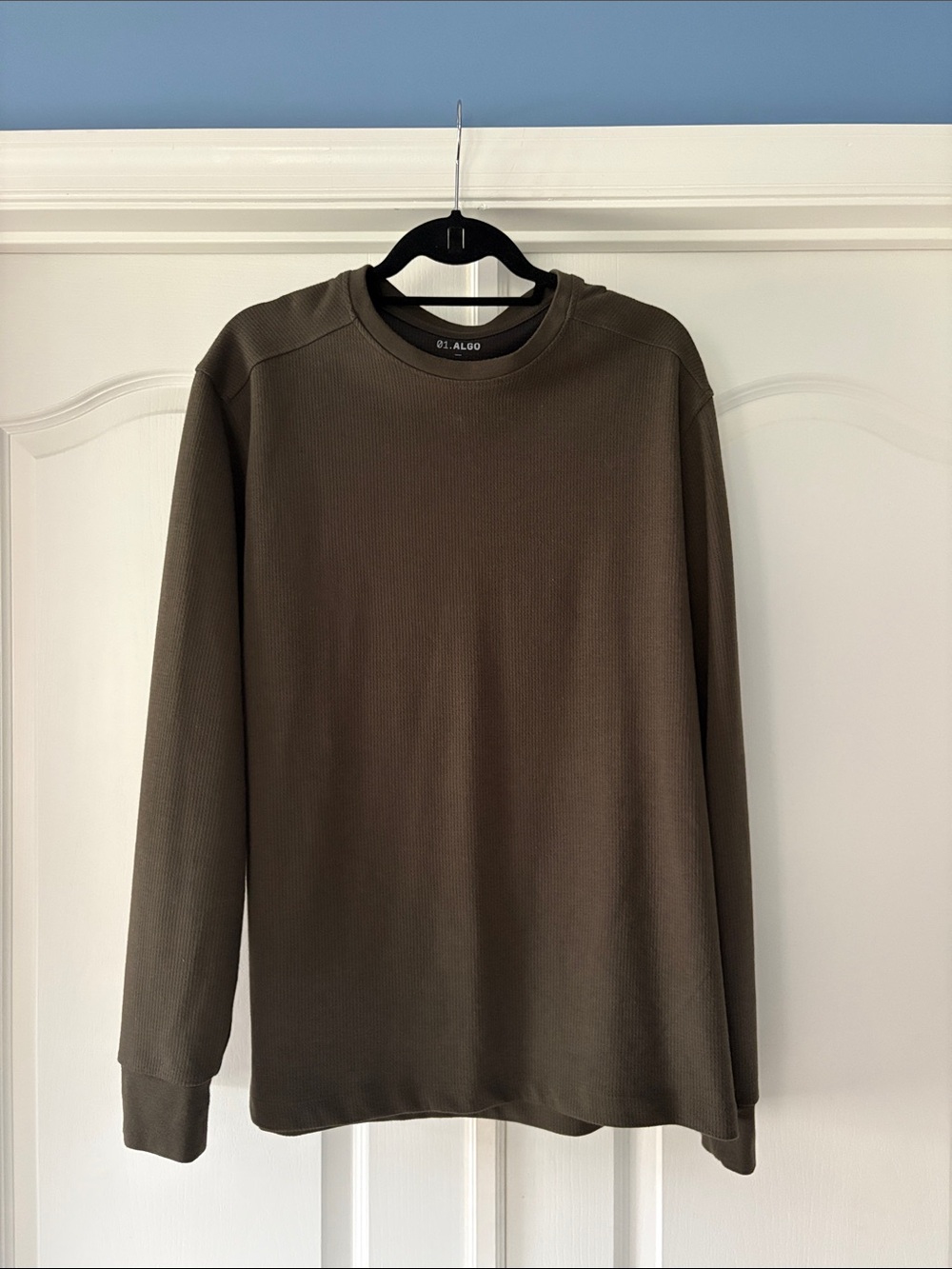 01.ALGO Men's Long-Sleeve Crewneck in Olive